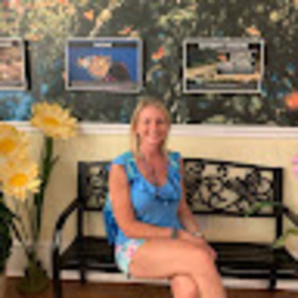 Meet your Posher, Jennifer - Picture 1 of 1